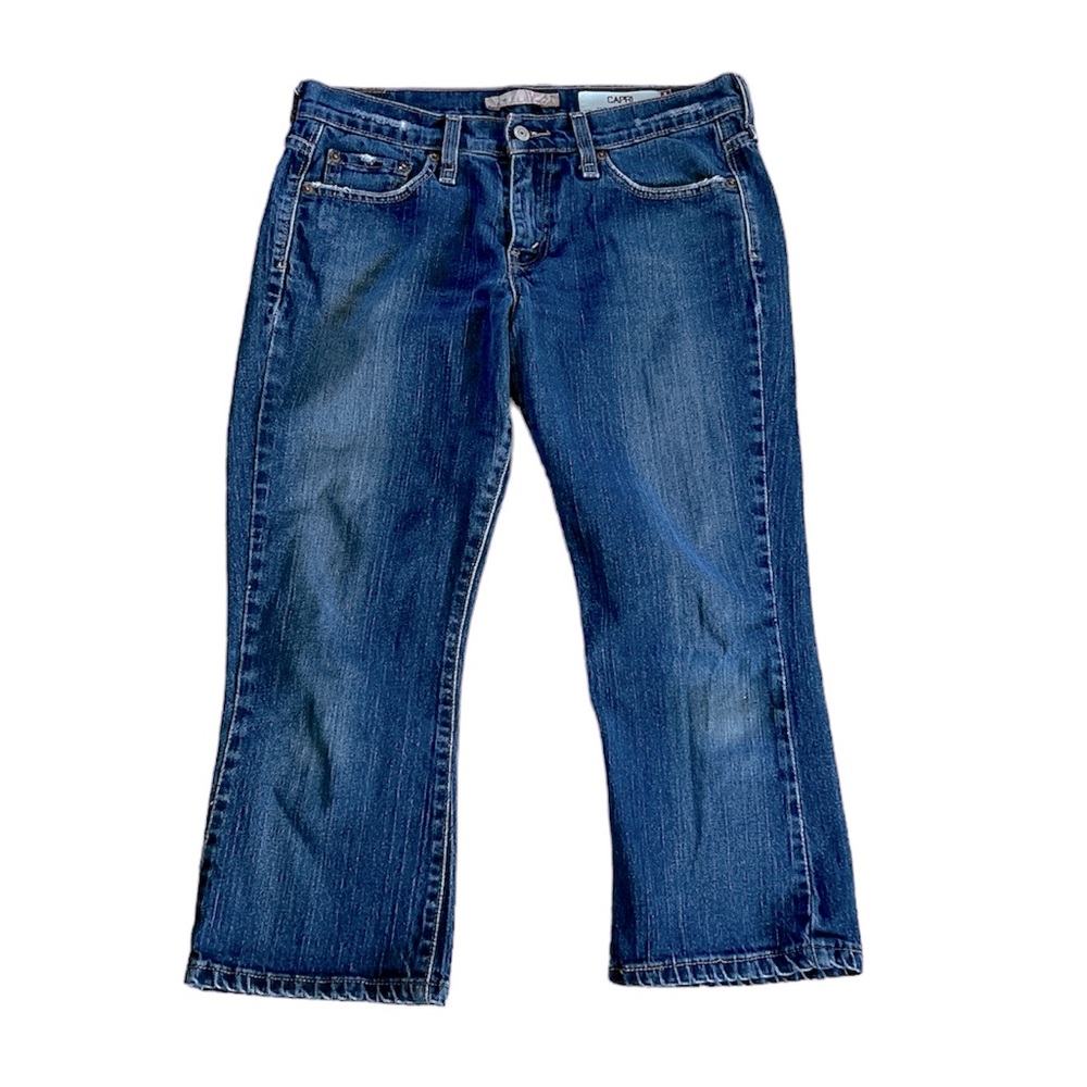 Levi’s Women’s 515 Capri blue denim jeans with distressed throughout size 8